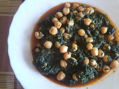 Espinacas con garbanzos y tomate